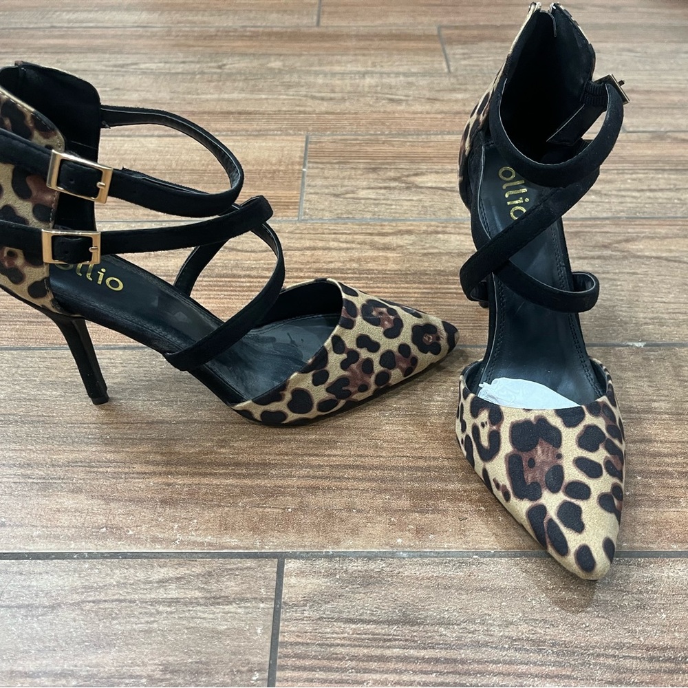 NWOT Leopard Heels